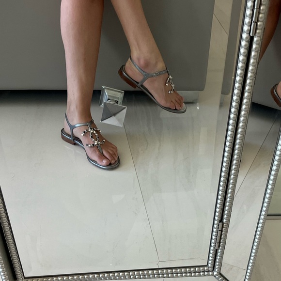 Authentic Chanel Pearl embellished sandals - Picture 15 of 17